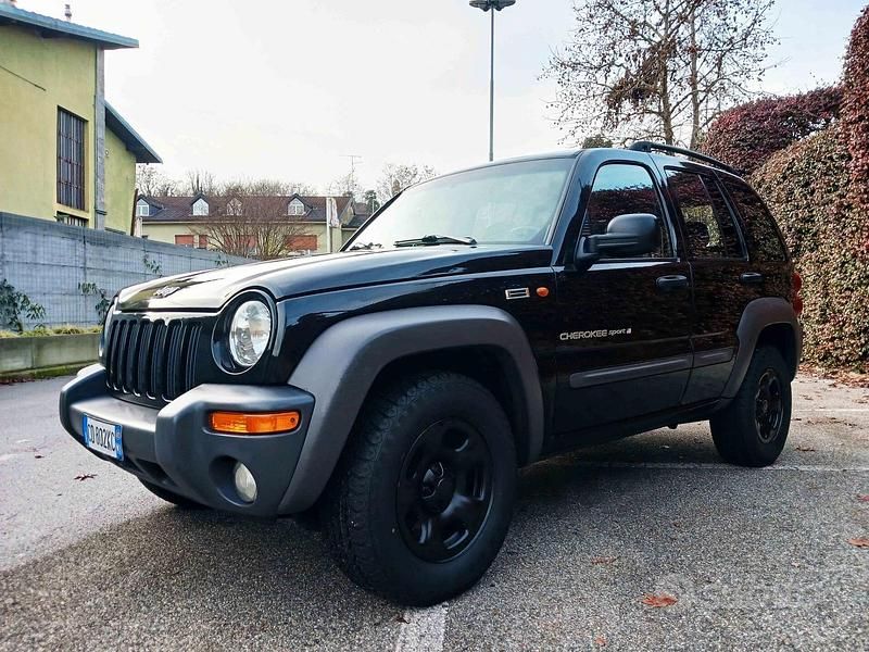 Second-hand Jeep Cherokee 142 CP (104 kW) 2002 Negru SUV