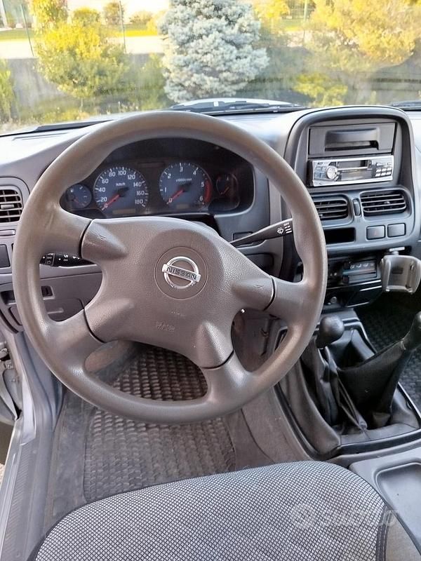 Usata Nissan PickUp 133 CV (97 kW) 2003 Grigio Pick-up