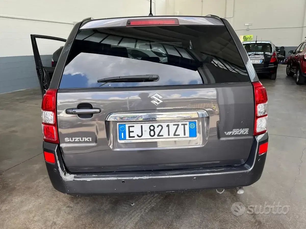 Usata Suzuki Grand Vitara 129 CV (94 kW) 2011 Grigio SUV