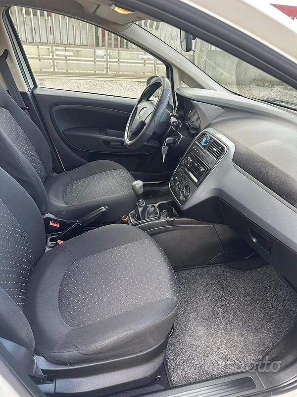 Usata Fiat Grande Punto 75 CV (55 kW) 2009 Bianco Utilitaria