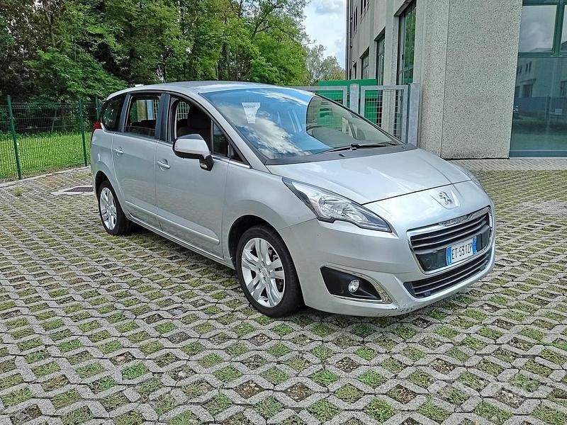 Usata Peugeot 5008 115 CV (84 kW) 2014 Grigio Monovolume