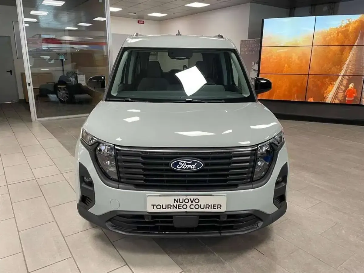 Nuova Ford Tourneo Courier Titanium 125 CV (91 kW) 2026 Cactus gray Monovolume