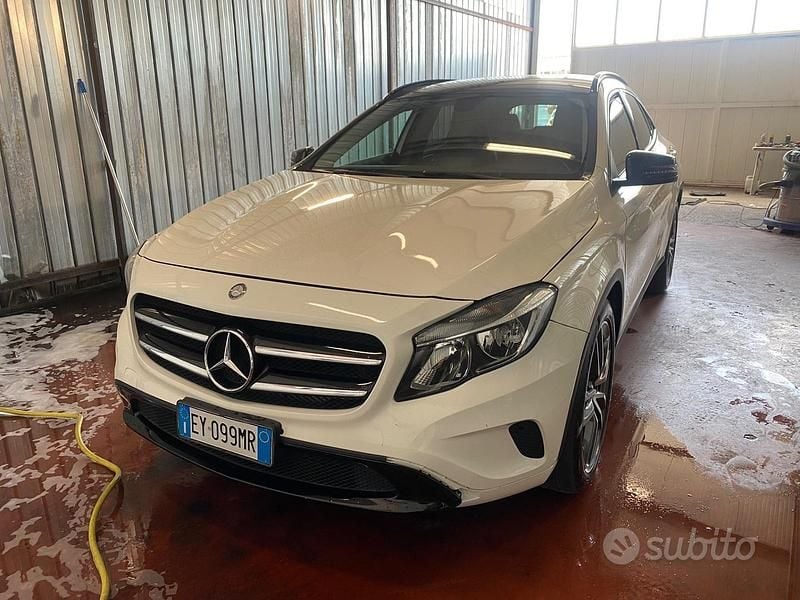 Usata Mercedes GLA180 109 CV (80 kW) 2016 Bianco SUV