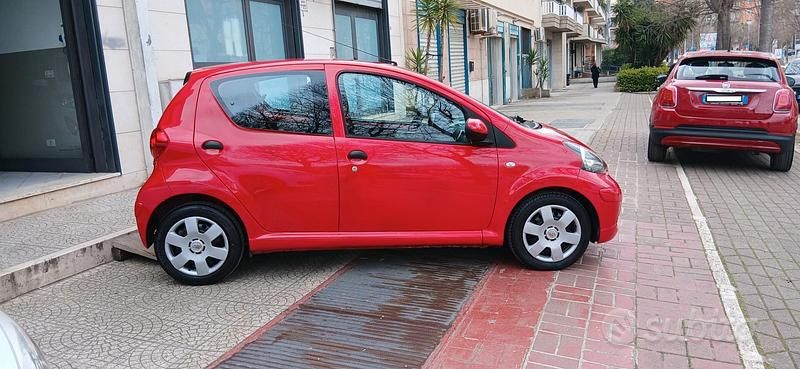 Usata Toyota Aygo 68 CV (50 kW) 2008 Rosso Utilitaria