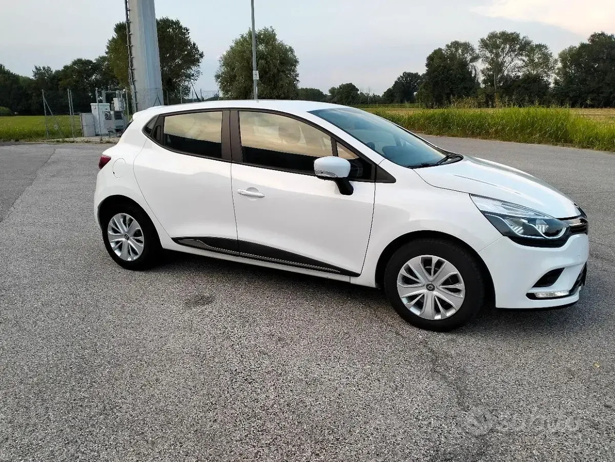 Usata Renault Clio 90 CV (66 kW) 2019 Bianco Utilitaria