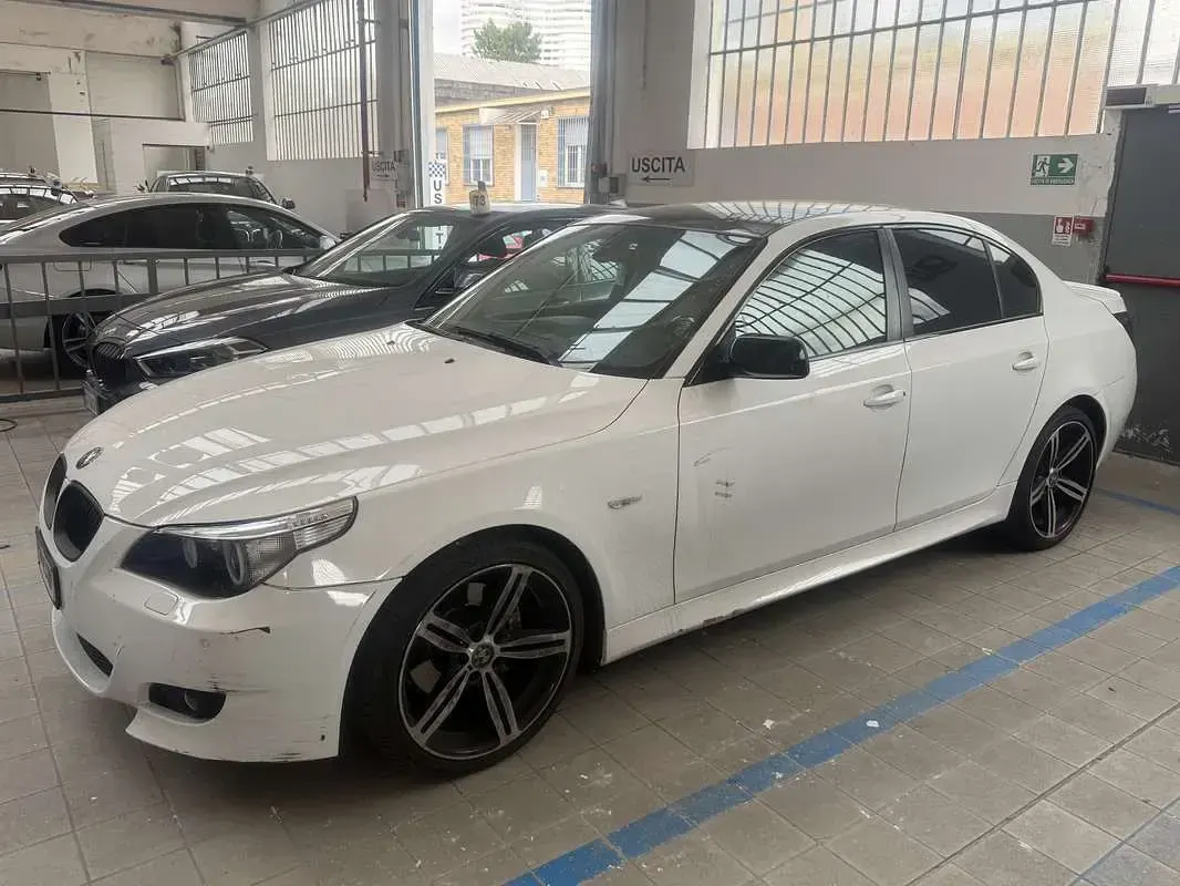 Usata BMW 530 218 CV (160 kW) 2004 Bianco Berlina
