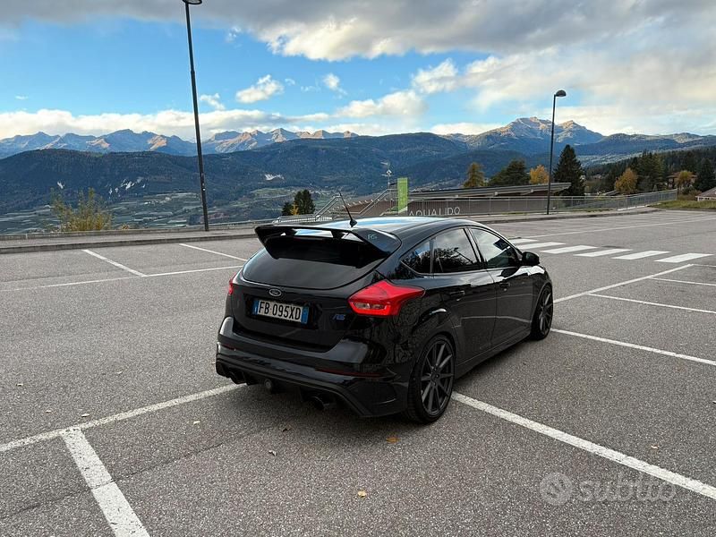 Usata Ford Focus RS 350 CV (257 kW) 2016 Nero Berlina