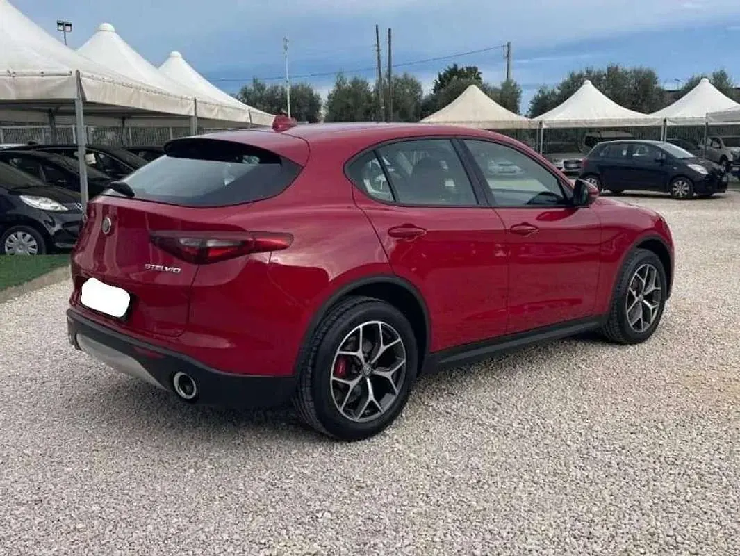 Usata Alfa Romeo Stelvio 215 CV (158 kW) 2017 Rosso SUV