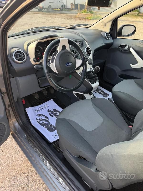 Usata Ford Ka Titanium 75 CV (55 kW) 2010 Grigio Berlina