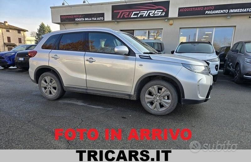 Grigio Usata 2024 Suzuki Vitara Cool SUV | 20.990 € (Ottimo prezzo) - Immagine 1/4