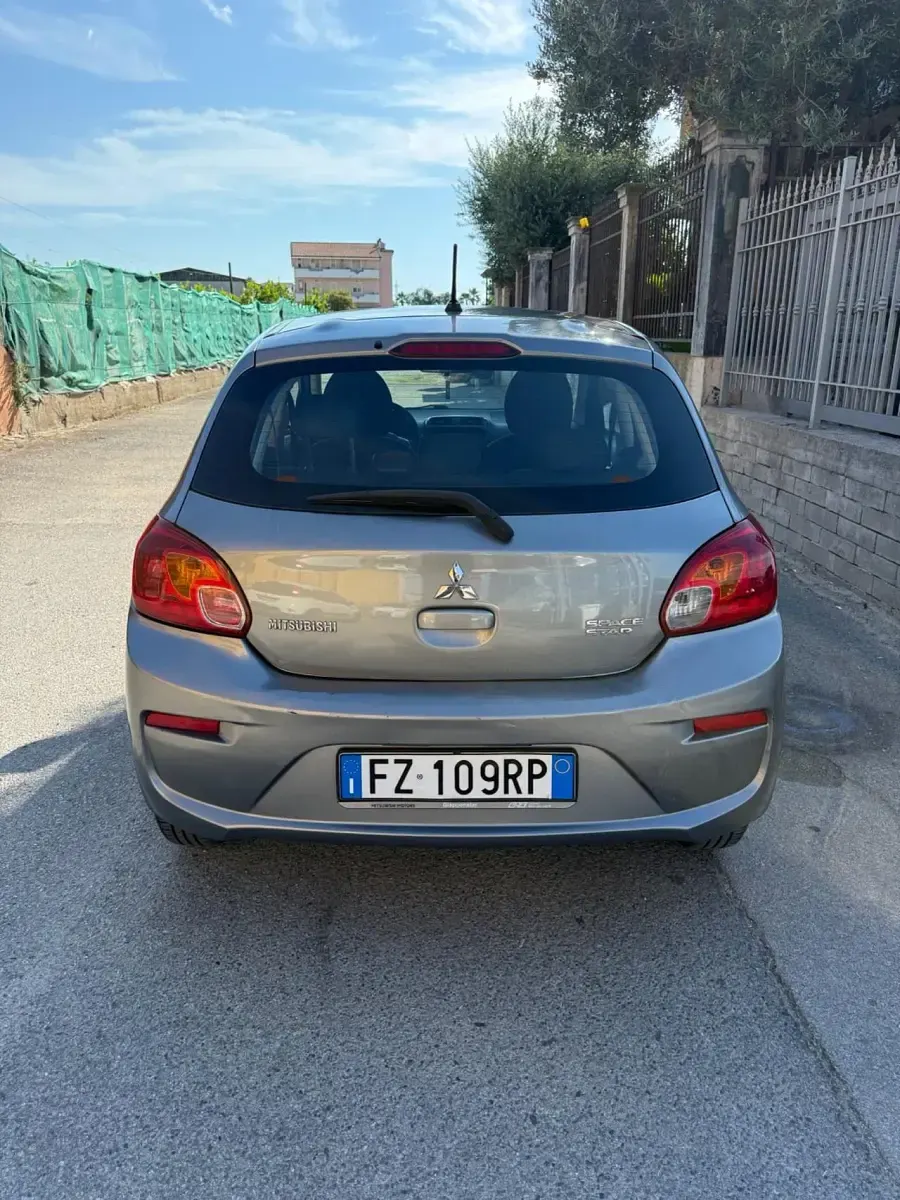 Usata Mitsubishi Space Star Intense 70 CV (51 kW) 2019 Grigio Utilitaria