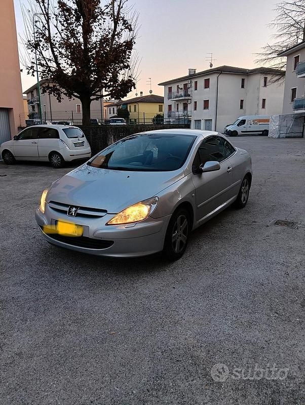 Usata Peugeot 307 CC 109 CV (80 kW) 2004 Grigio Cabrio