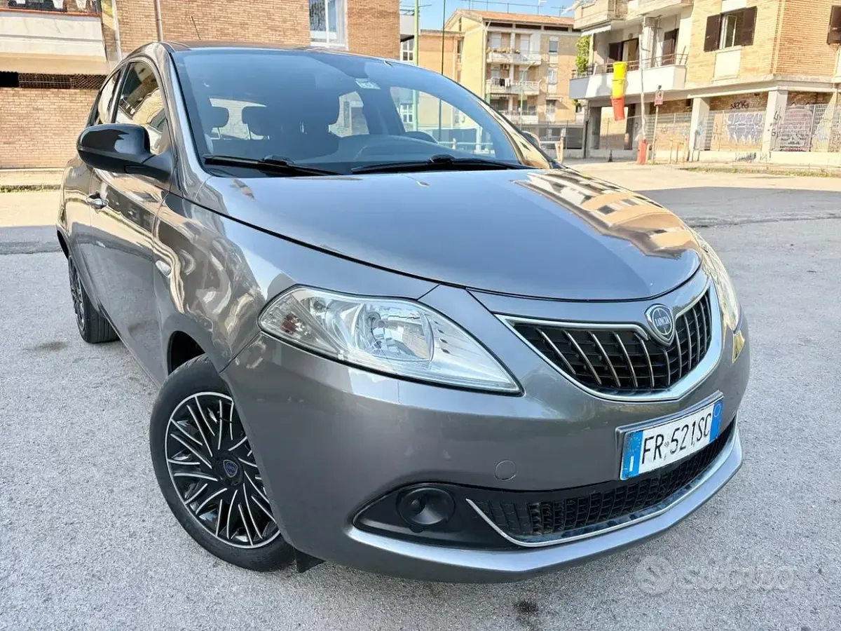 Usata Lancia Ypsilon 69 CV (50 kW) 2018 Grigio Utilitaria