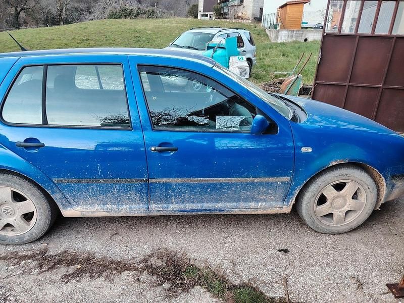 Usata VW Golf IV 101 CV (74 kW) 1999 Blu Utilitaria