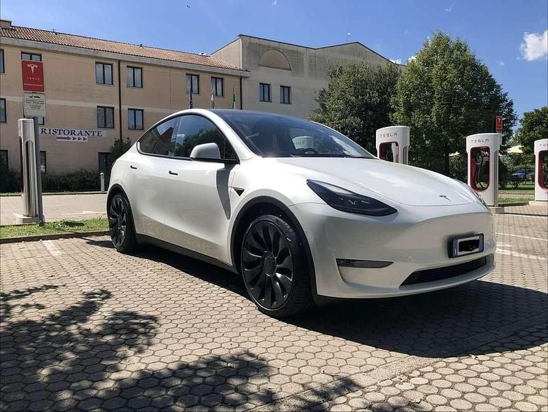 Usata 2022 Tesla Model Y Performance SUV | 36.000 € (Ottimo prezzo) - Immagine 1/4