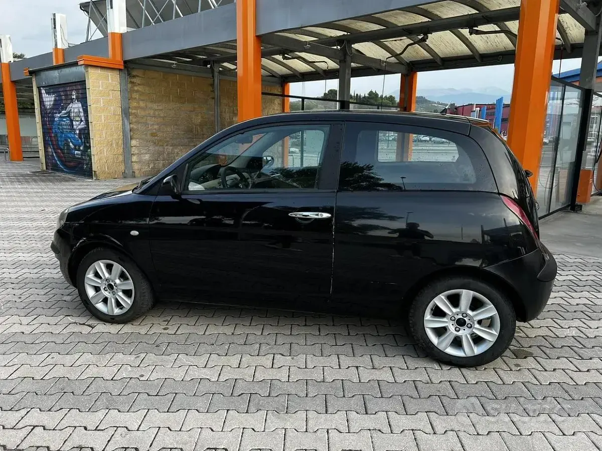 Usata Lancia Ypsilon 69 CV (50 kW) 2006 Nero Utilitaria