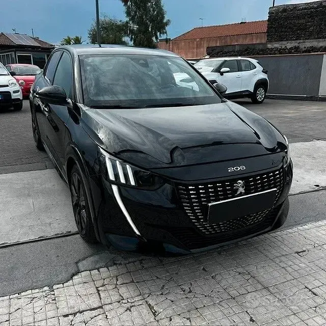 Usata Peugeot 208 GT 131 CV (96 kW) 2023 Nero Utilitaria