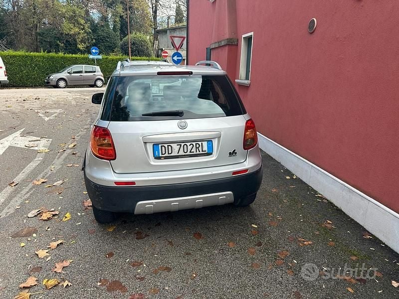 Usata Fiat Sedici Emotion 120 CV (88 kW) 2006 Grigio SUV