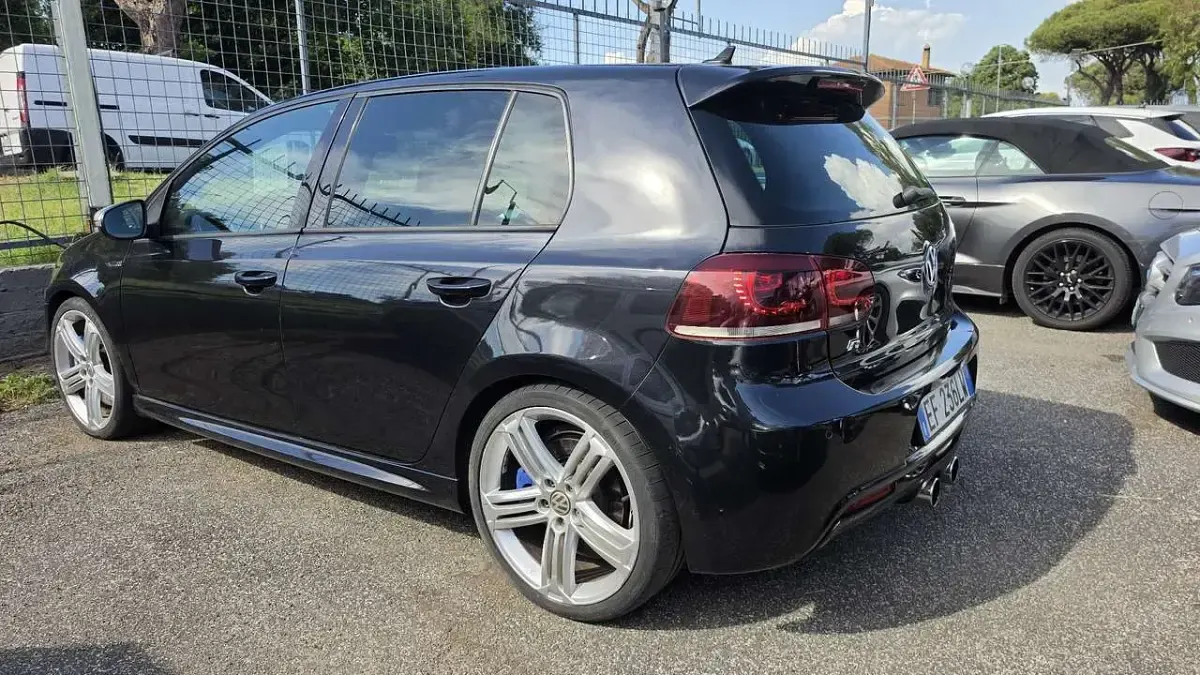 Usata VW Golf VI R 271 CV (199 kW) 2011 Nero Utilitaria