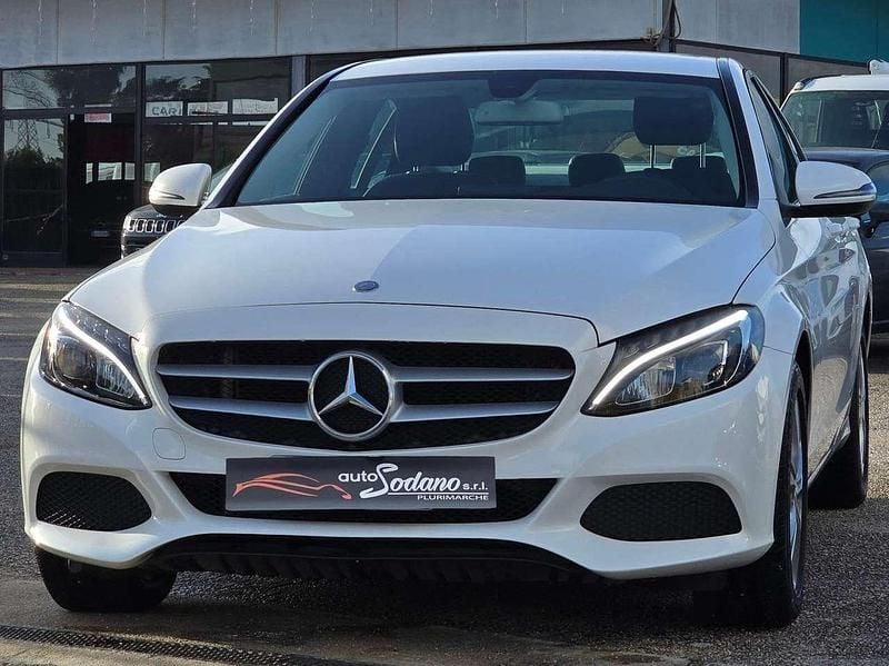 Bianco Usata 2017 Mercedes C180 Executive Tre volumi | 17.990 € (Buon prezzo) - Immagine 1/4
