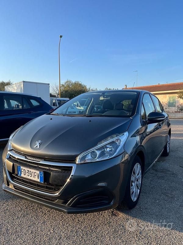 Usata Peugeot 208 Allure 74 CV (54 kW) 2016 Grigio Utilitaria