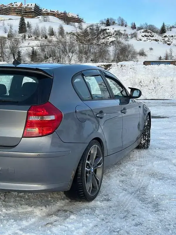 Usata BMW 118 143 CV (105 kW) 2011 Grigio Utilitaria