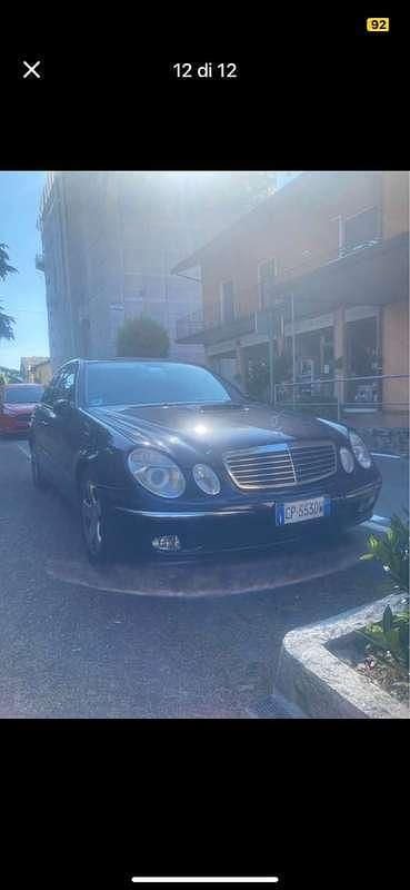 Usata Mercedes E270 Avantgarde 177 CV (130 kW) 2004 Blu/azzurro Berlina