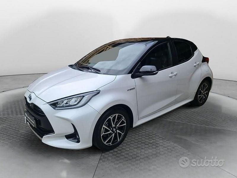 Bianco Usata 2021 Toyota Yaris Hybrid Style Tre volumi | 18.950 € (Buon prezzo) - Immagine 1/4