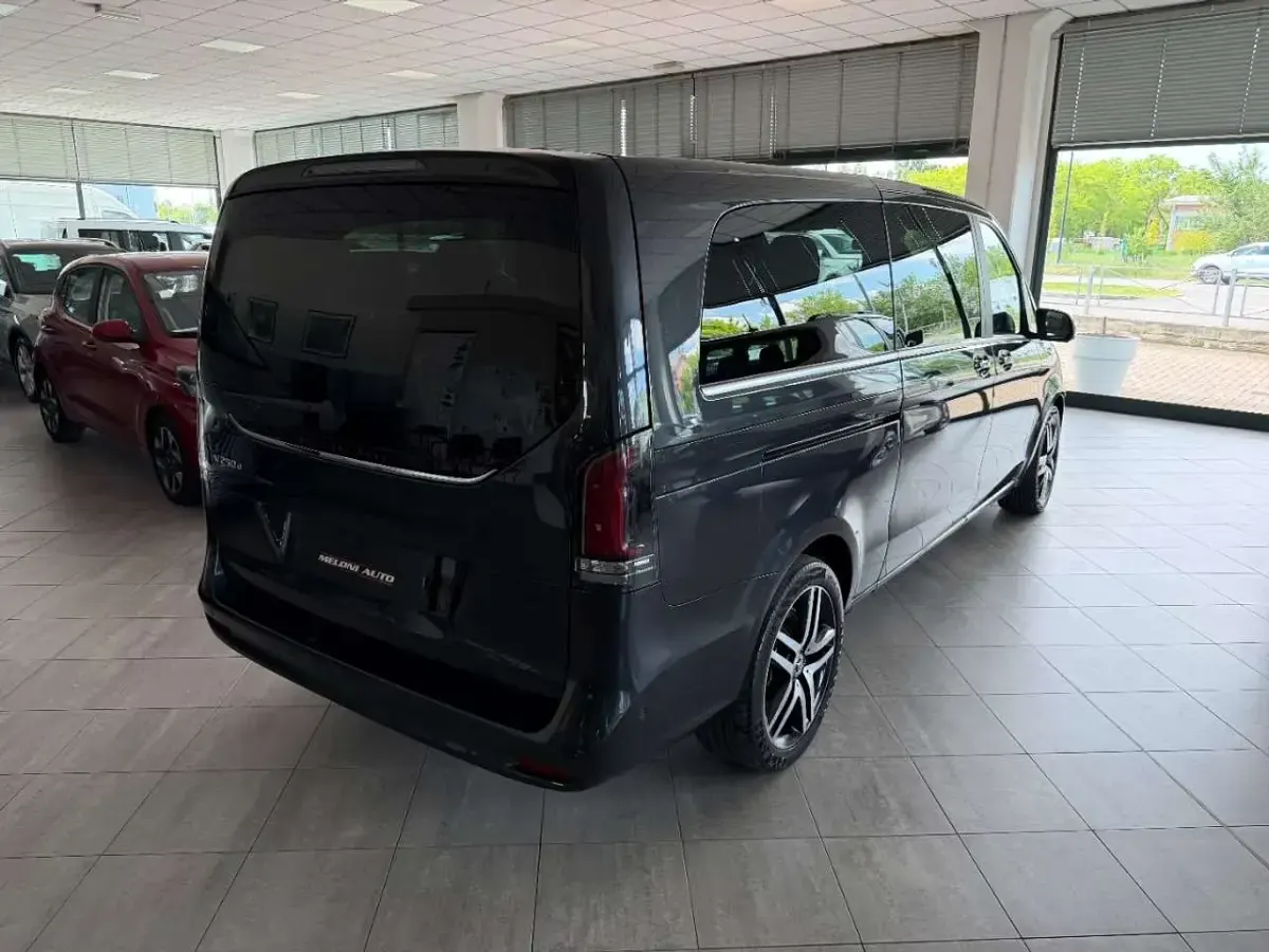 Usata Mercedes V250 Avantgarde 190 CV (139 kW) 2024 Nero Monovolume
