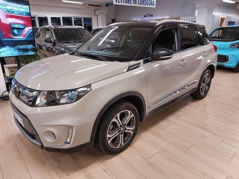 Avorio tetto nero Usata 2015 Suzuki Vitara SUV | 12.700 € (Buon prezzo) - Immagine 1/4