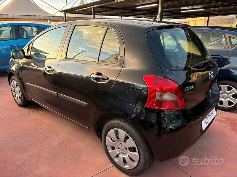 Usata Toyota Yaris 69 CV (50 kW) 2007 Nero Utilitaria