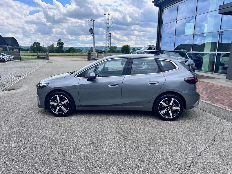 Usata BMW 218 Active Tourer Luxury Line 150 CV (110 kW) 2023 Grigio medio Monovolume