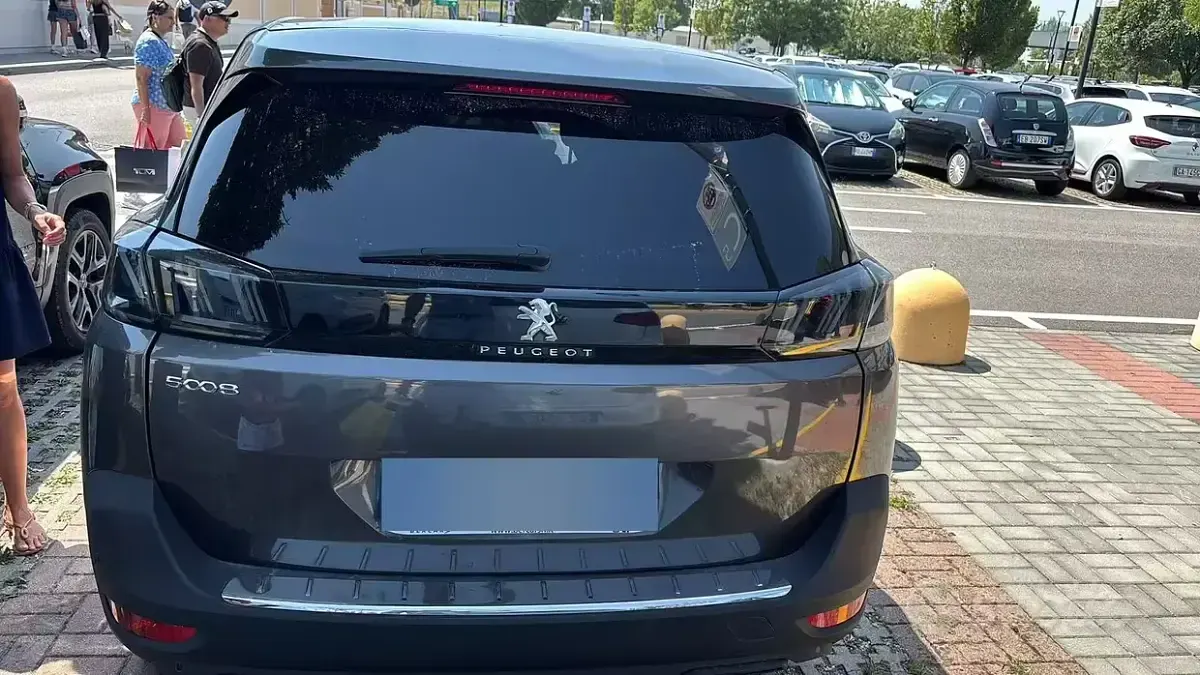 Usata Peugeot 5008 131 CV (96 kW) 2022 Grigio SUV