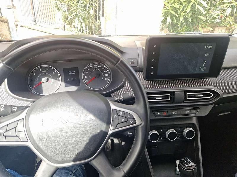 Usata Dacia Jogger Extreme 101 CV (74 kW) 2023 Arancione Monovolume