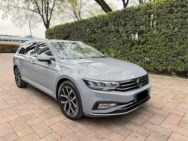 Usata VW Passat Executive 200 CV (147 kW) 2022 Grigio Station wagon