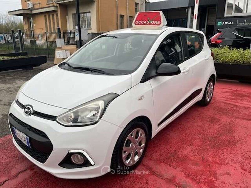 Bianco Usata 2015 Hyundai i10 Comfort Due volumi | 5900 € (Buon prezzo) - Immagine 1/4