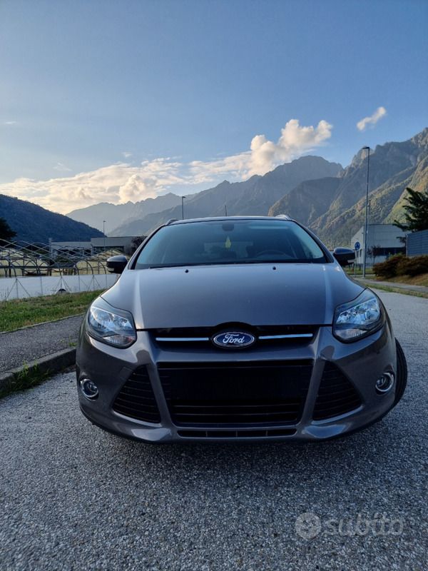 Begagnad Ford Focus Titanium 116 HK (85 kW) 2011 Brun Kombi