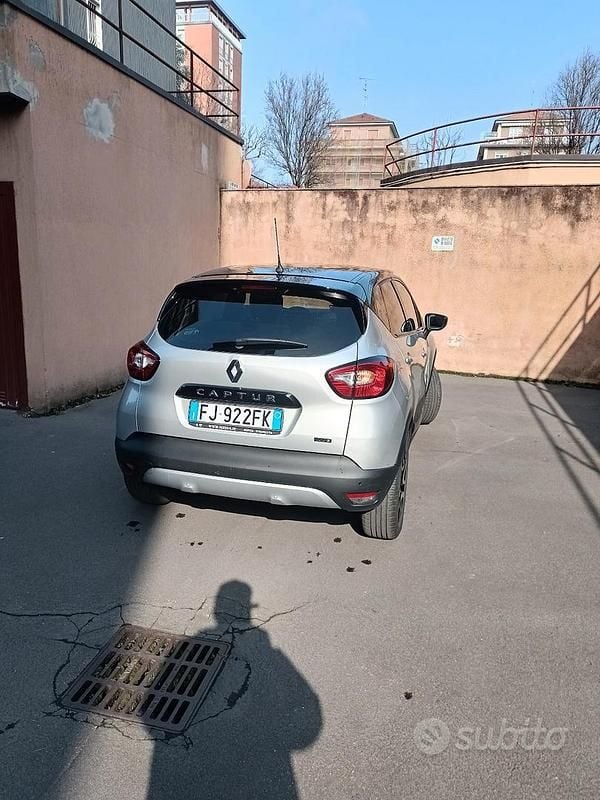 Usata Renault Captur 95 CV (69 kW) 2017 Grigio SUV