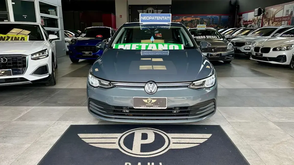 Usata VW Golf VIII Life 131 CV (96 kW) 2021 Grigio Berlina