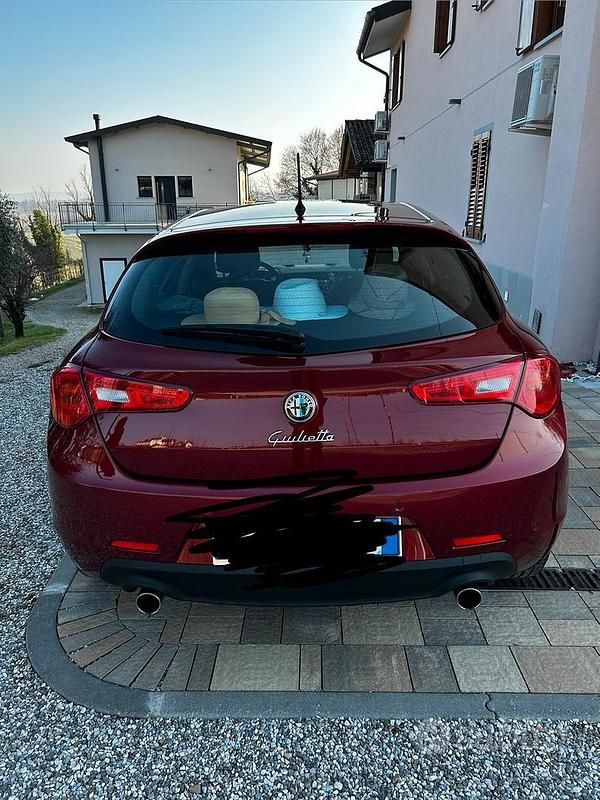 Usata Alfa Romeo Giulietta 176 CV (129 kW) 2014 Rosso Utilitaria