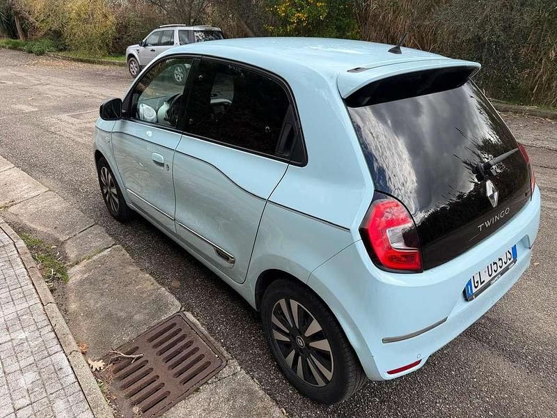 Usata Renault Twingo Techno 30 kW (42 CV) 2022 Blu/azzurro Utilitaria