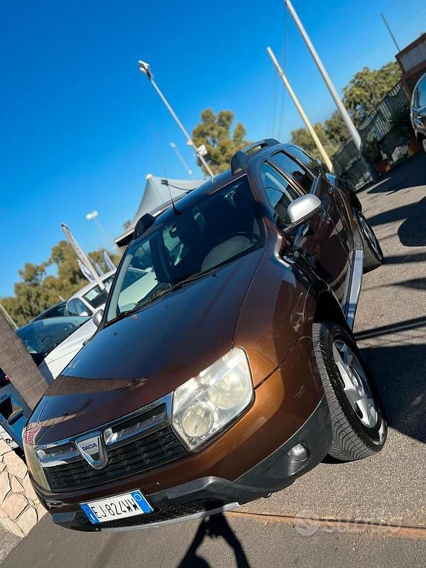 Marrone Usata 2011 Dacia Duster Lauréate SUV | 5900 € (Buon prezzo) - Immagine 1/4