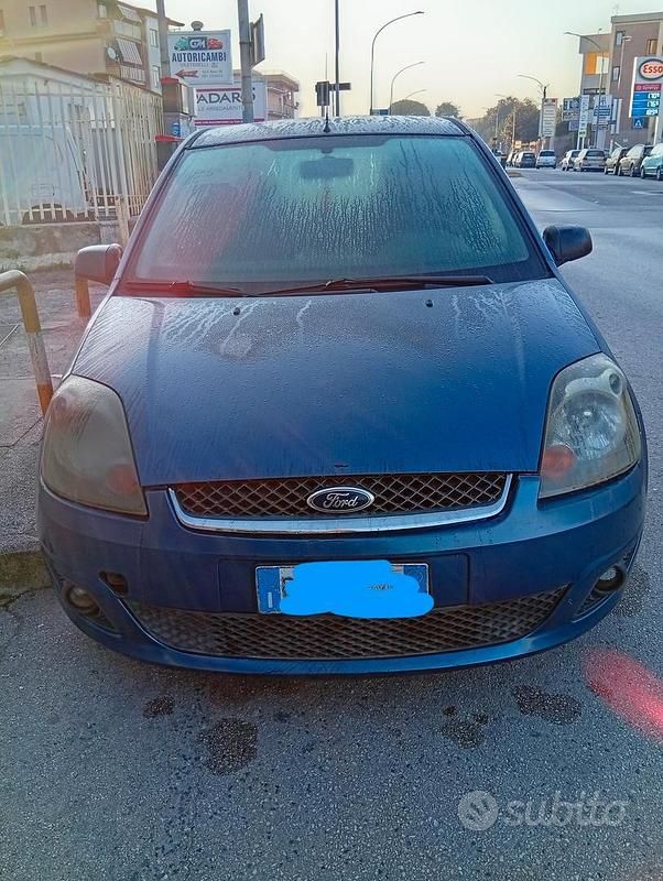 Blu Usata 2006 Ford Fiesta Titanium Tre volumi | 1500 € (Ottimo prezzo) - Immagine 1/4