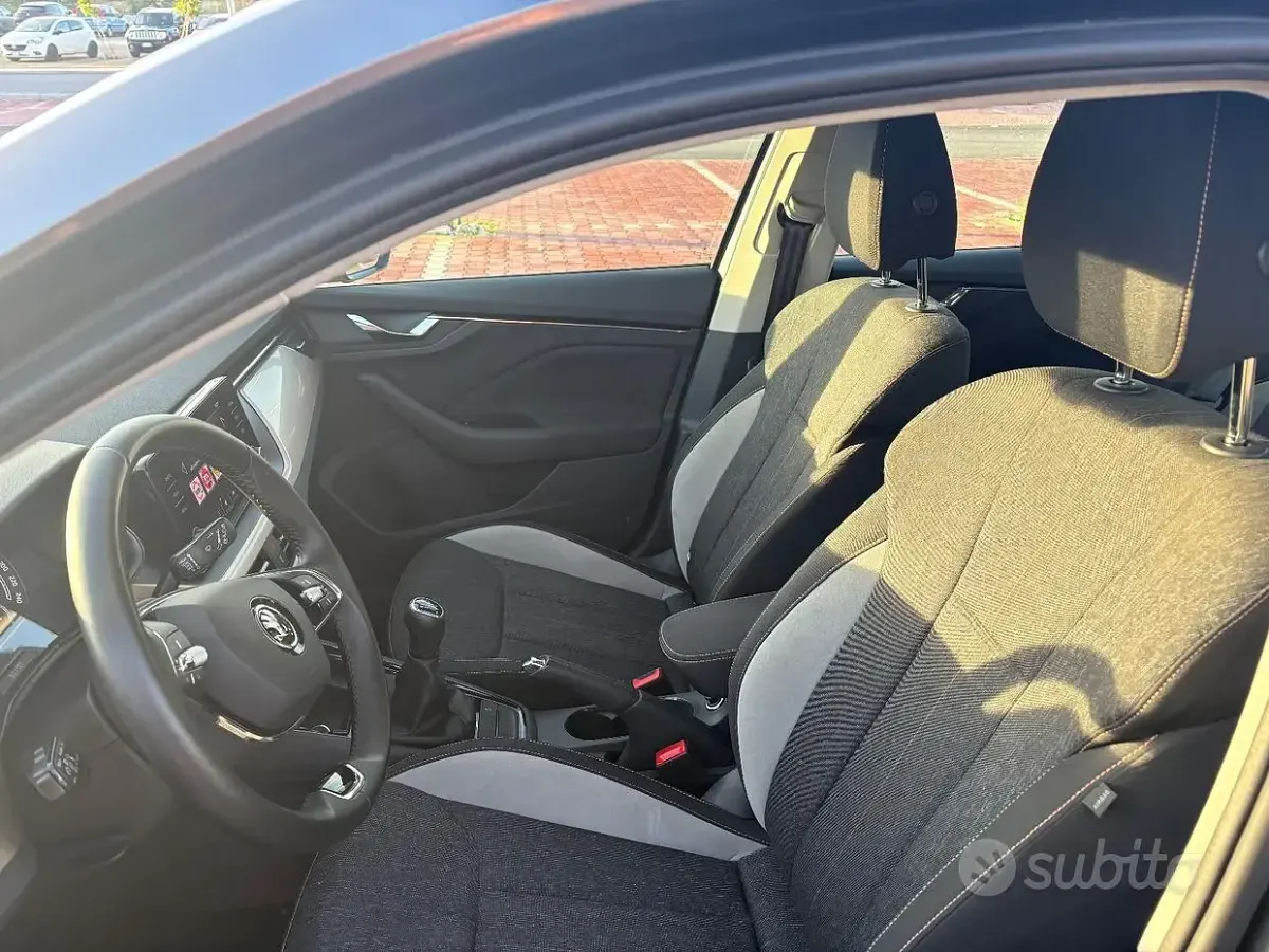 Usata Skoda Kamiq 95 CV (69 kW) 2023 Grigio SUV