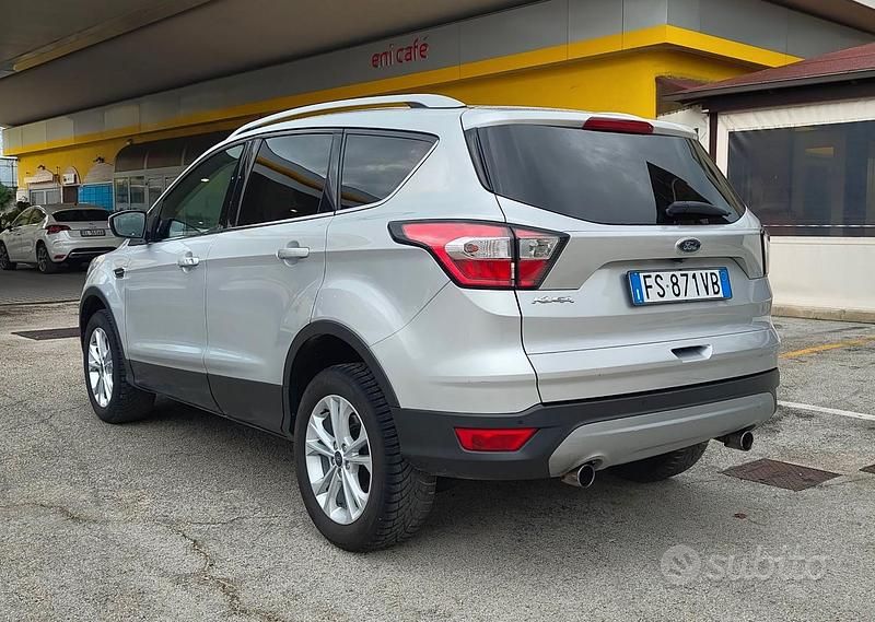 Usata Ford Kuga Business Edition 120 CV (88 kW) 2018 Argento SUV