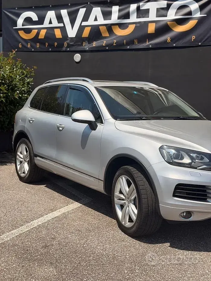 Usata VW Touareg Executive 245 CV (180 kW) 2011 Grigio SUV