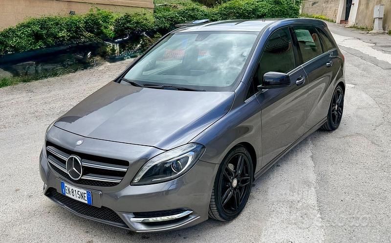 Usata Mercedes B180 Premium 108 CV (79 kW) 2012 Grigio Monovolume