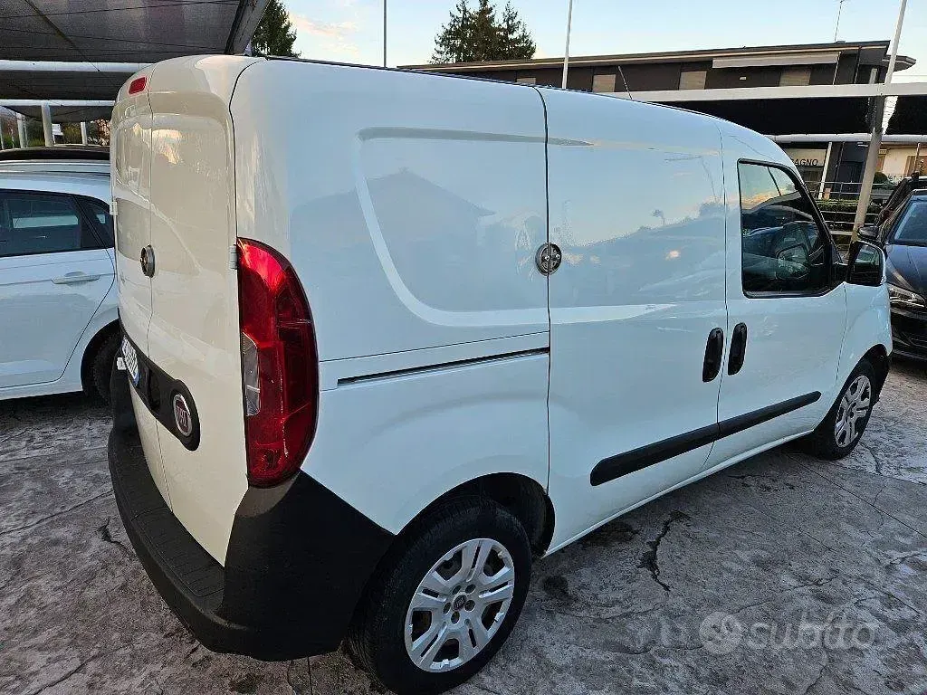 Usata Fiat Doblò 105 CV (77 kW) 2019 Bianco pastello Monovolume