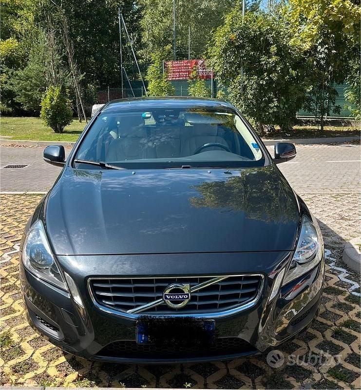 Nero Usata 2011 Volvo V60 Station wagon | 8000 € (Buon prezzo) - Immagine 1/4
