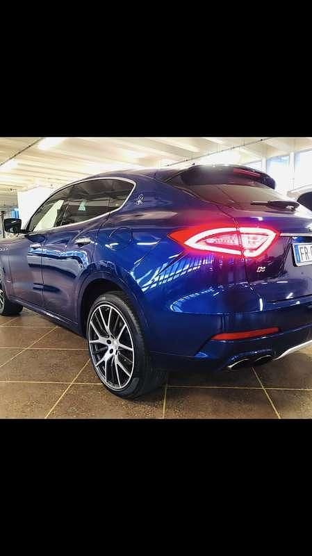 Usata Maserati Levante GranLusso 250 CV (183 kW) 2018 Blu/azzurro SUV